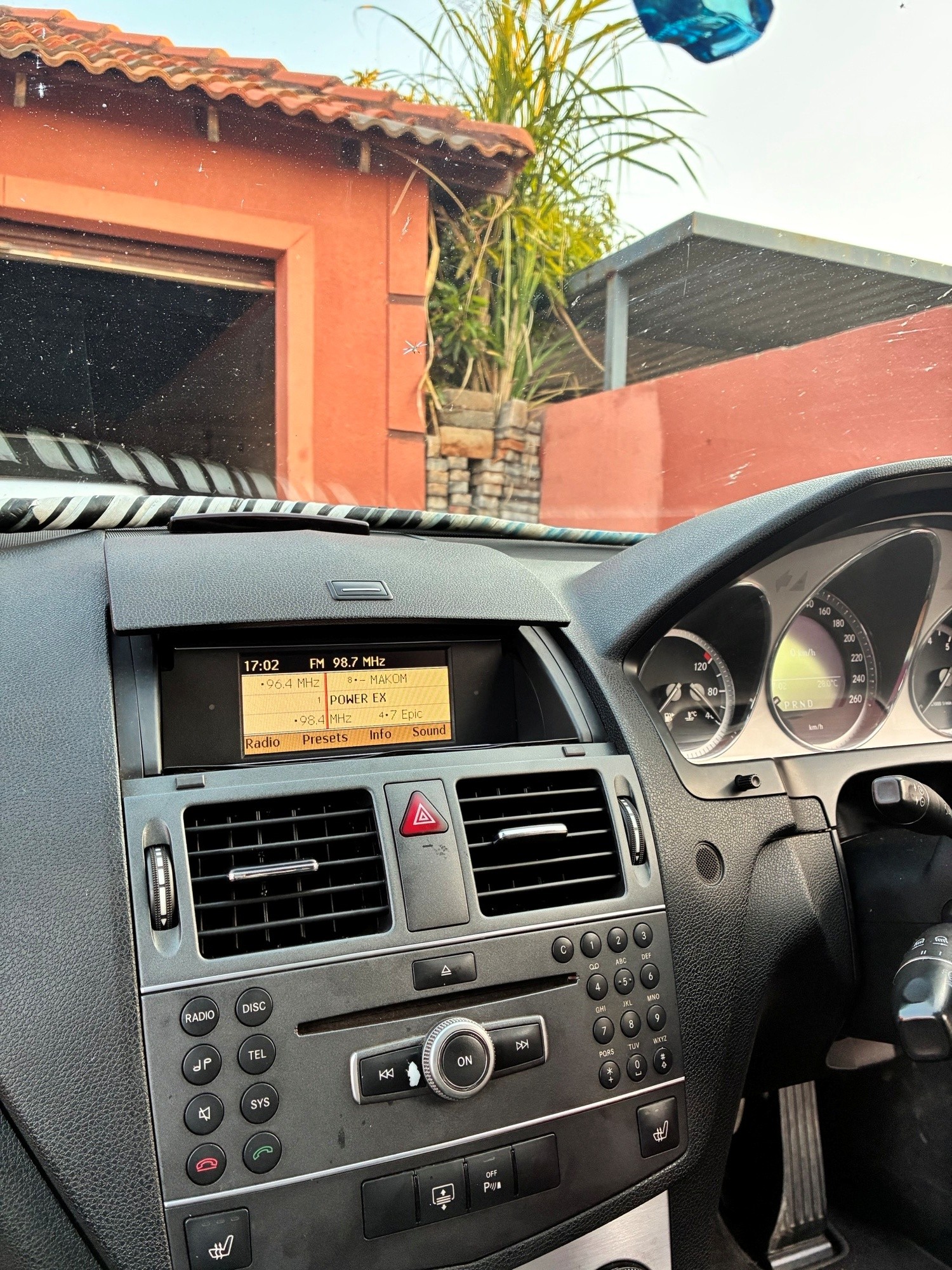 Mercedes-Benz factory radio restored