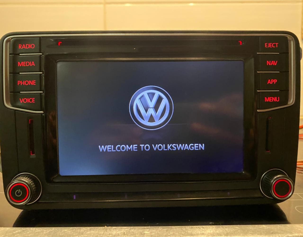 VW Discover Media unit tested on the bench
